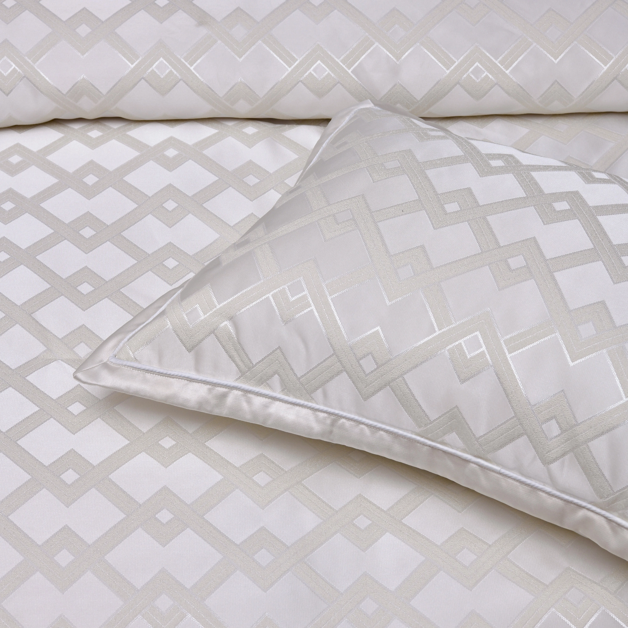 Firenze Pearl 6-Piece Comforter Set By Bianca