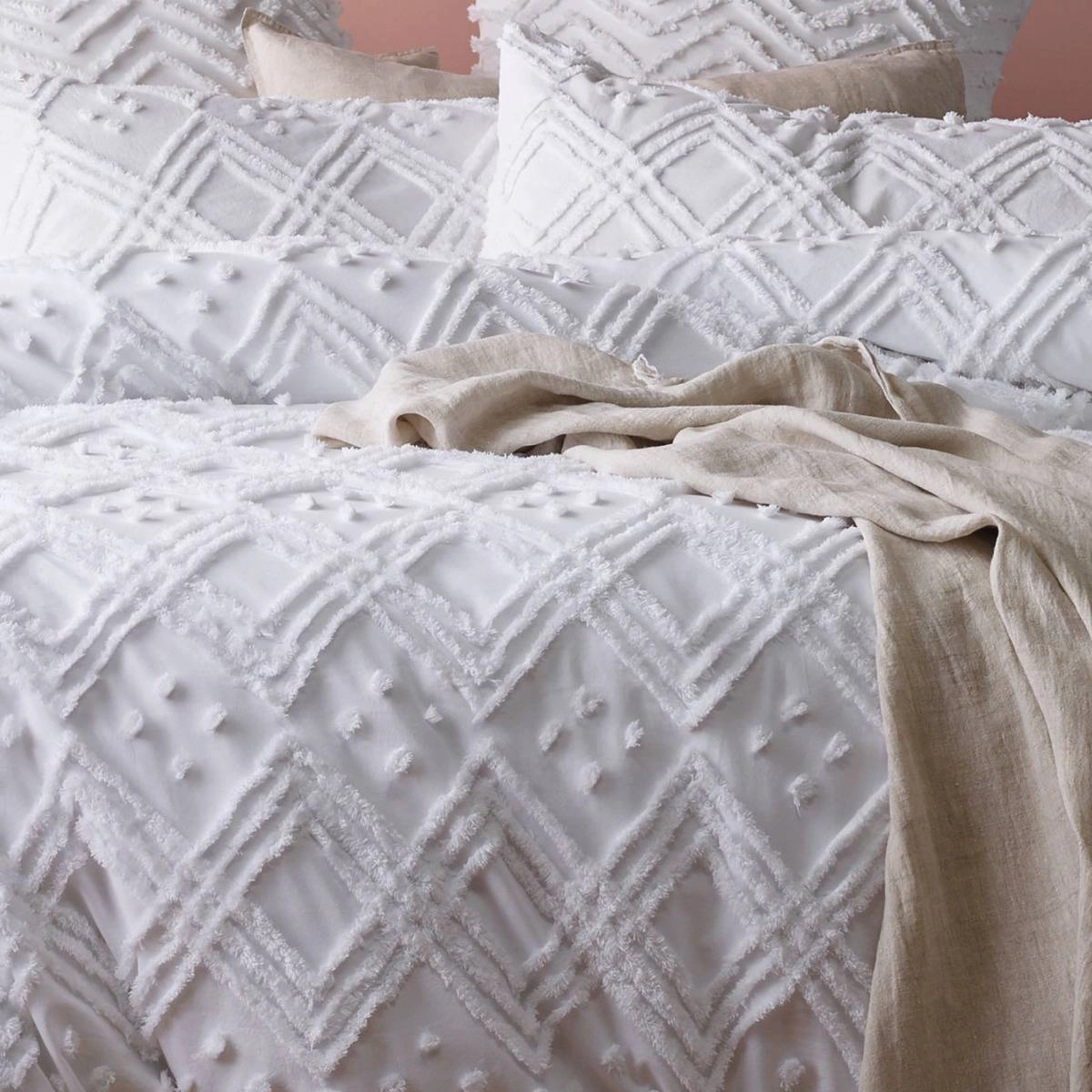 Medallion WHITE Quilt Cover Set by Park Avenue