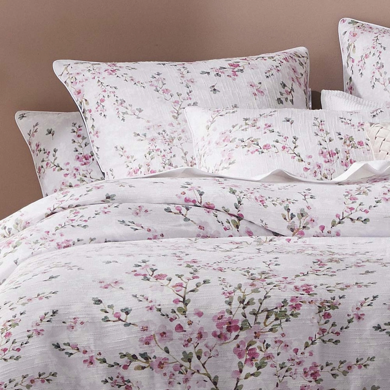 Milli Rose Quilt Cover Set by Logan and Mason Platinum