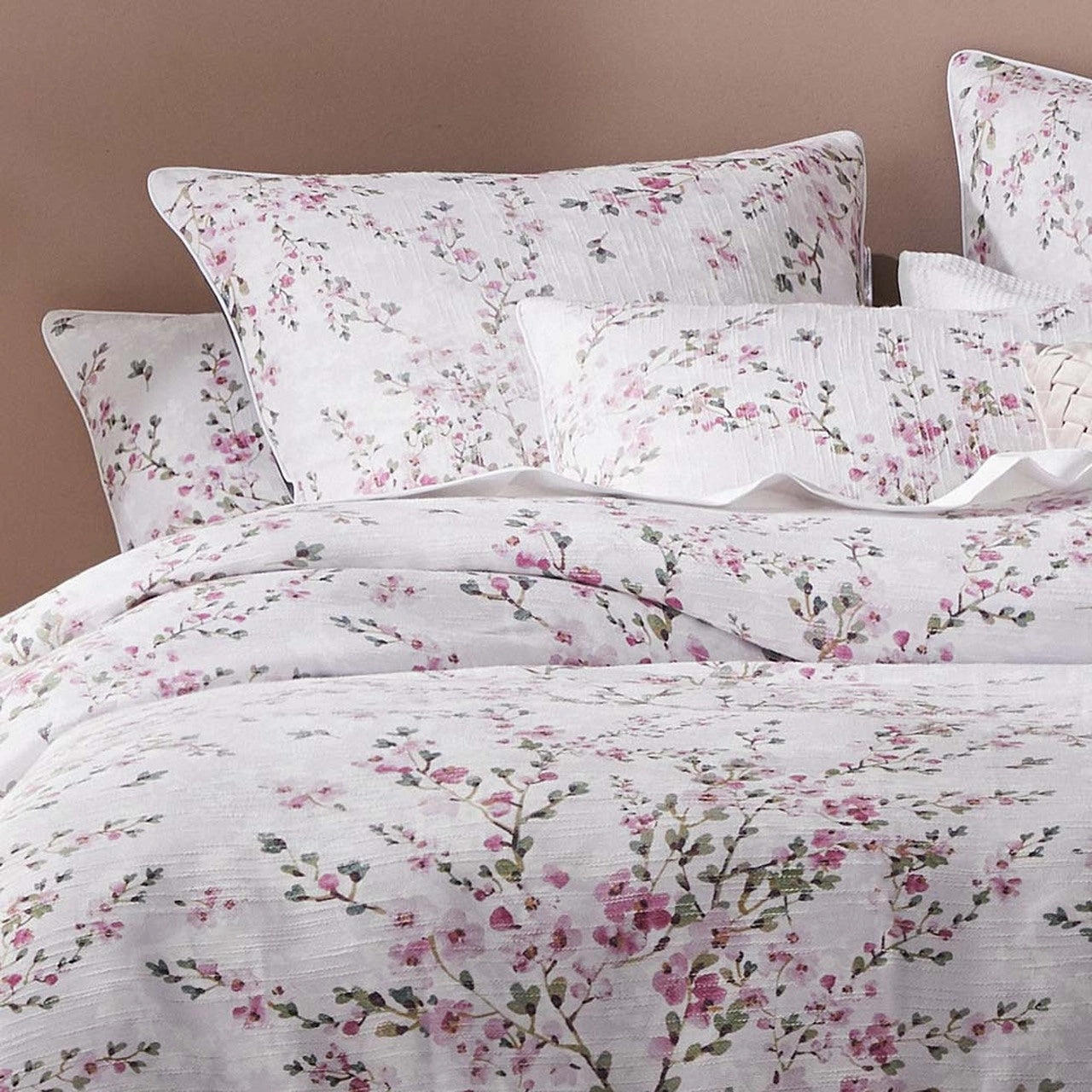 Milli Rose Quilt Cover Set by Logan and Mason Platinum