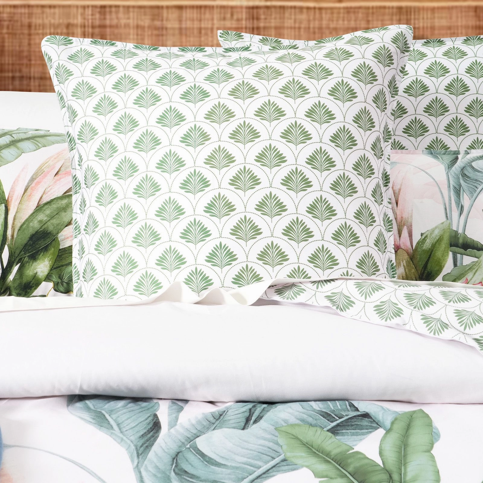 Renee Taylor 300 TC Cotton Reversible Gardenia Quilt Cover Set