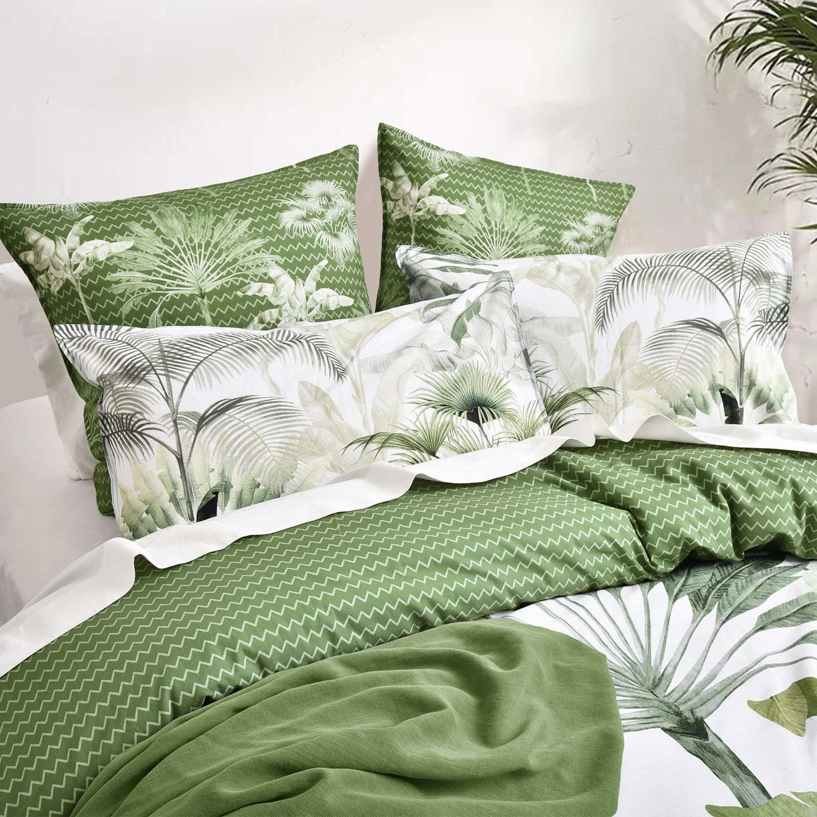 Renee Taylor 300 TC Cotton Reversible Noosa Palm Quilt Cover Set