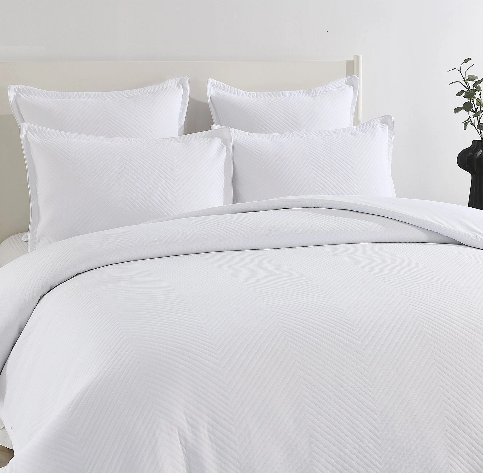 Renee Taylor Atlantis White Jacquard Quilt Cover Set