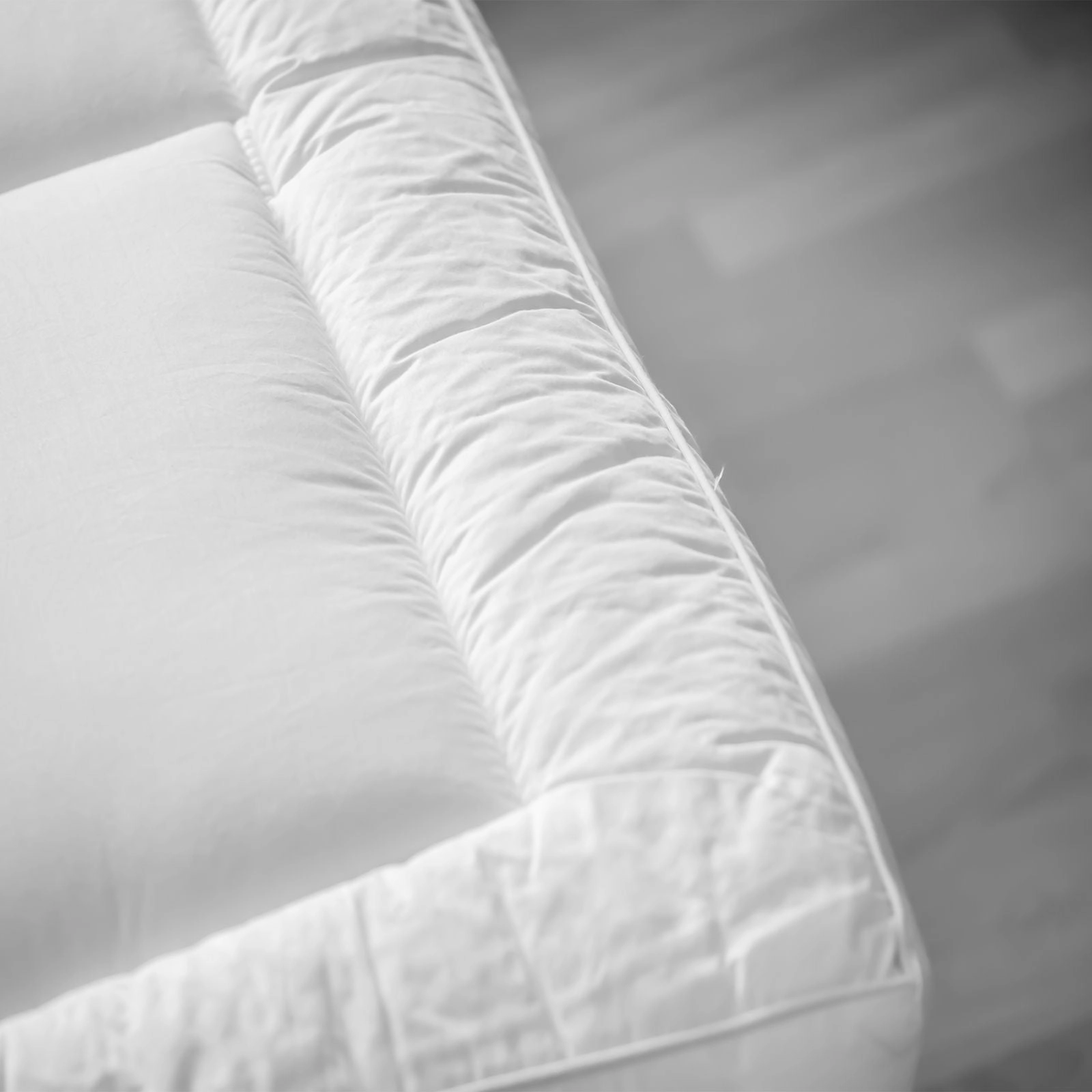 Renee Taylor Platinum 1500 GSM High Loft Fully Fitted Mattress Topper
