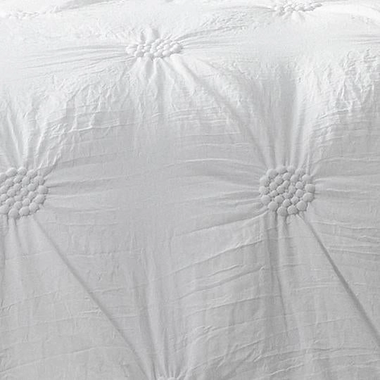Summer White Quilt Cover Set by Logan and Mason Platinum
